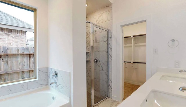 Spacious 4-bedroom house with AC in quaint La Marque