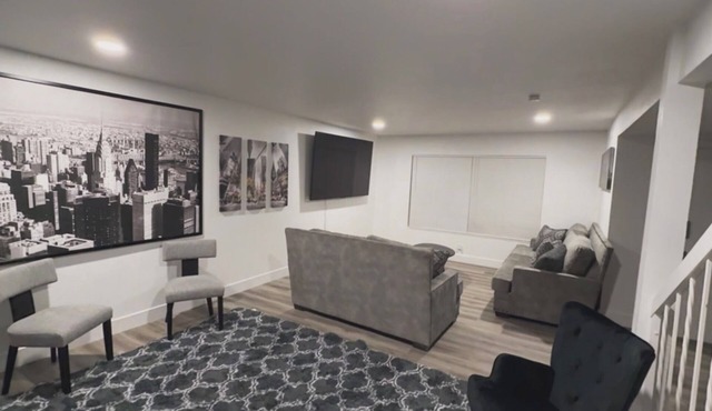 Spacious 4-bedroom house in amazing Las Vegas with pool