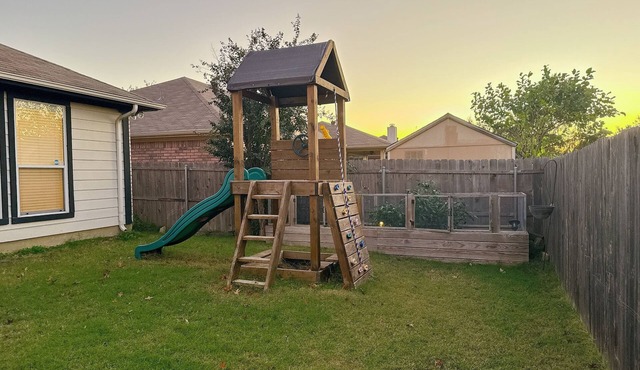 Spacious 4-bedroom house in Mansfield. Extended Stay is welcomed