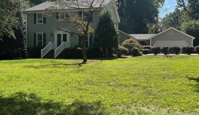 Spacious 4-bedroom house in tranquil Mint Hill with AC