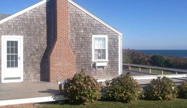 Spacious 4-bedroom house in Wauwinet on private beach!