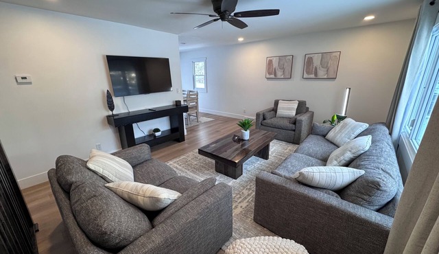 Spacious 4-bedroom house in tranquil New Lenox with AC