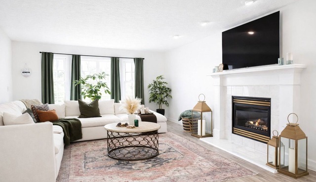 Spacious 4-bedroom house with Pool in Suburban Rochester