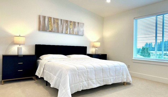 Spacious 4-bedroom house with AC, WiFi in charming Vancouver