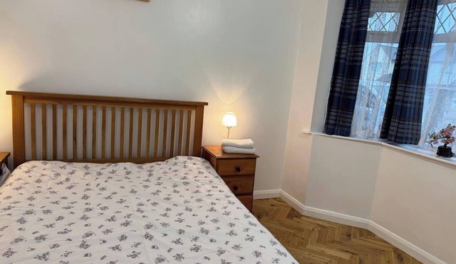 Spacious 4-Bedroom Home in Ashford, Kent - Perfect for Families and Groups