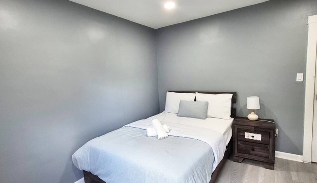 Spacious 4 -Bedroom Home with 3 Baths Sleeps 8- 4 Full Beds