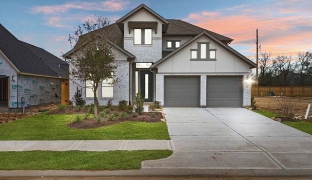 Spacious 4-Bedroom Home in Richmond,Bright Interiors, and a Relaxing Atmosphere.