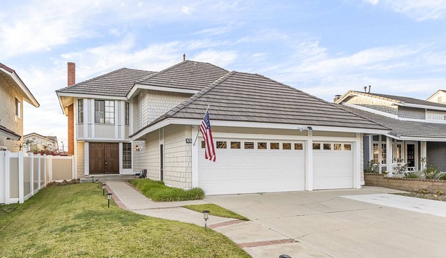 Spacious 4 Bedroom Home, close to Parks !