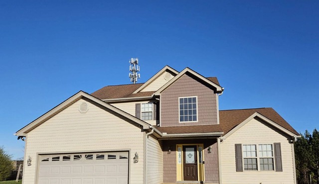 Spacious 4-bedroom home in private nature