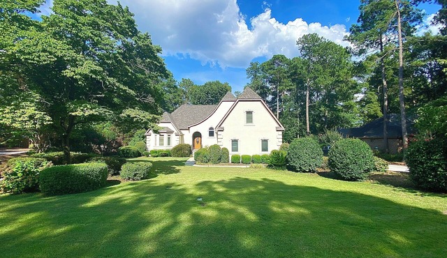 Spacious 4-Bedroom Home on the Golf Course in Gated Community