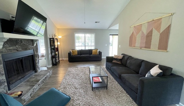 Spacious 4 bedroom home near Charleston & beaches!