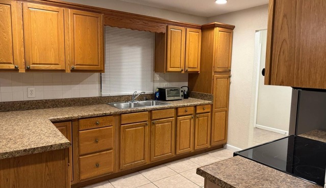 Spacious 4-Bedroom Home – Perfect for Families & Groups!