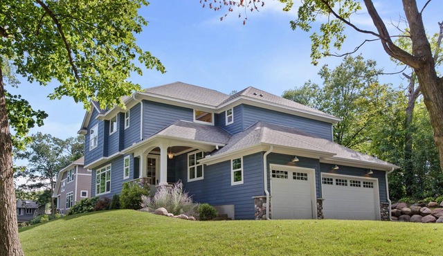 Spacious 4-Bedroom Home With Lake Access