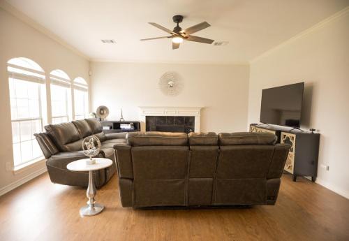 Spacious 4 Bedroom home with private backyard