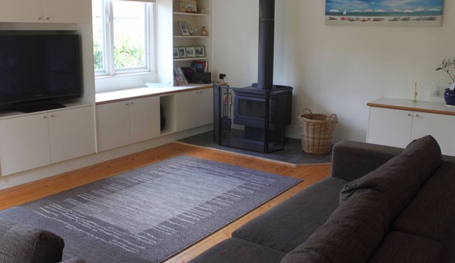 Spacious 4 bedroom house - Walk to beach, river, golf course and shops