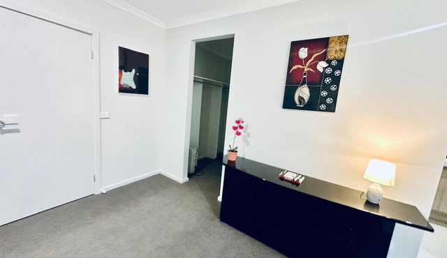 Spacious- 4-bedroom house near Airport