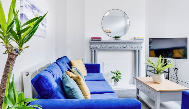 Spacious 4 bedroom house near City Centre