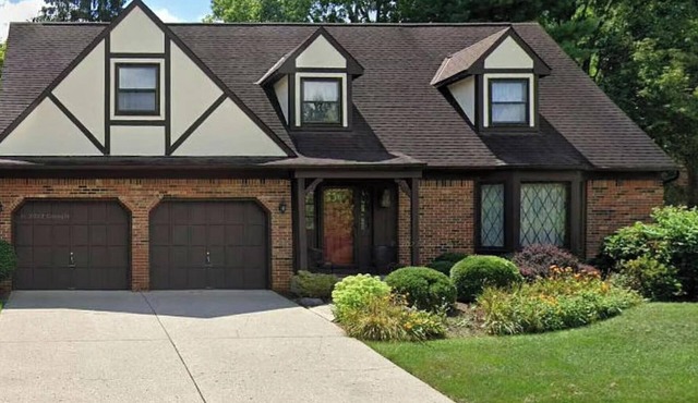 Spacious 4-bedroom house with WiFi, in Worthington Hills