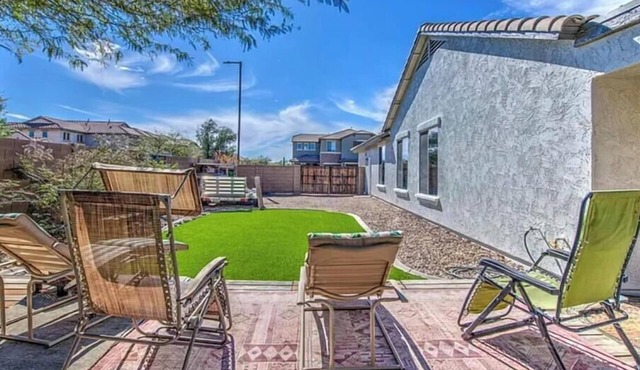 Spacious 4-bedroom house in tranquil Florence with AC and gym