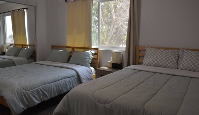Spacious 4-bedroom house with WiFi, AC in superb Glendale
