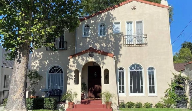Spacious 4-bedroom house with AC and WiFi in beautiful Glendale Pet Friendly!