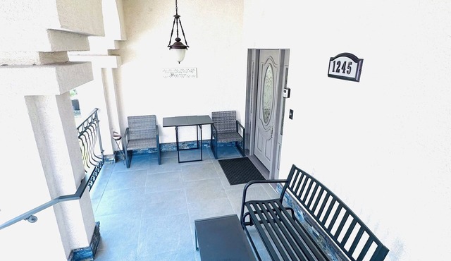 Spacious 4-bedroom house with AC, WiFi in welcoming Glendale
