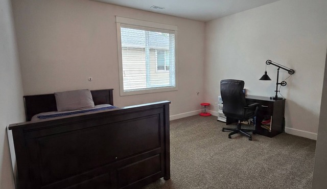 Spacious 4-bedroom house in welcoming Issaquah with AC and fitness room