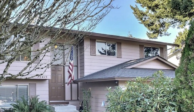Spacious 4-bedroom house in marvelous Kirkland with WiFi