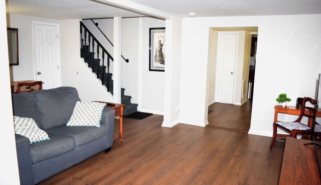 Spacious 4-bedroom house in charming Lakeland with AC, WiFi, washer and dryer