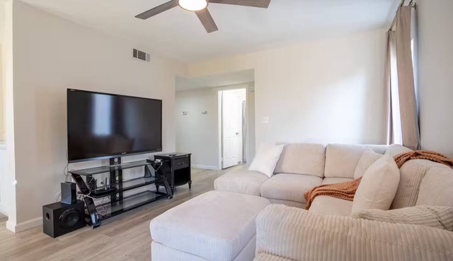 Spacious 4-bedroom house in superb West Palmdale. Close to the mall.