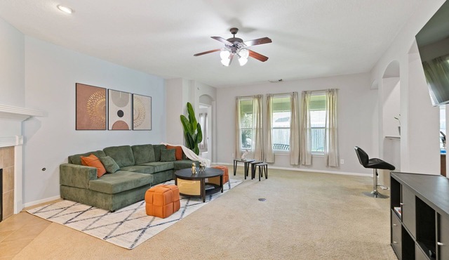 Spacious 4-bedroom house in enchanting Pasadena with AC