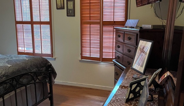 Spacious 4-bedroom house with AC in lovely Richmond. Non smoking in house.