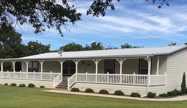 Spacious 4-bedroom house right across the road from Blue Ostrich Winery with AC