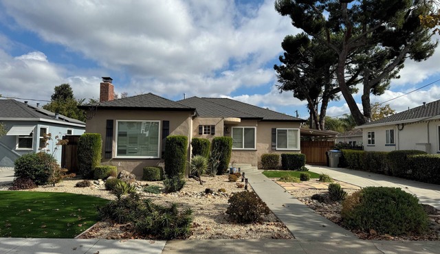 Spacious 4-bedroom house with pretty yard in downtown San Jose