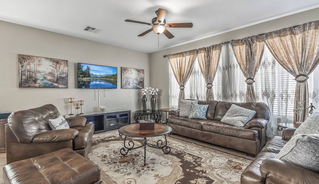 Spacious 4-bedroom house in delightful Surprise with WiFi, AC close to downtown