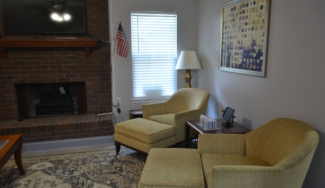 Spacious 4-bedroom house in peaceful Tuskegee with AC