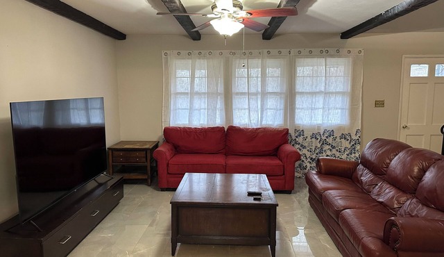Spacious 4-bedroom house in cool Woodlawn with AC, WiFi Baltimore DC area