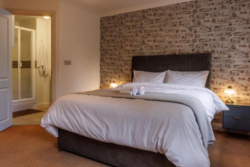 Spacious 4-Bedroom House in Aylesbury Ideal for Contractors Professionals or Larger Families