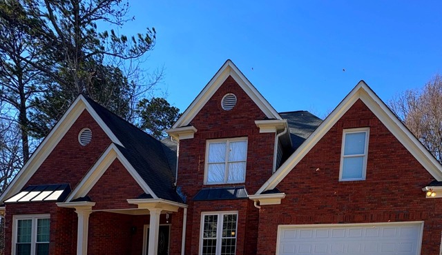 Spacious 4-bedroom house in tranquil Acworth with AC