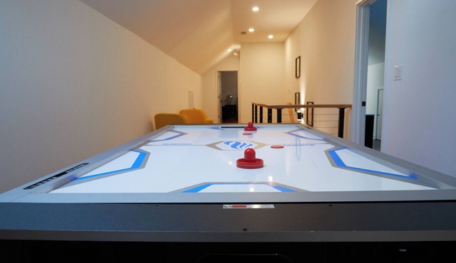 Spacious 4-bedroom house in excellent Atlanta near Downtown Stadiums