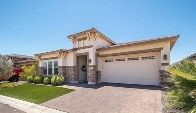 Spacious 4-bedroom house with WiFi, fitness room in adorable Buckeye