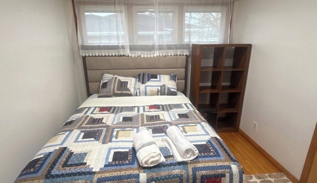 Spacious 4-bedroom house in pleasant Buffalo with AC