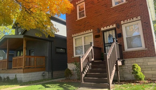 Spacious 4-bedroom house in fabulous Chicago Back Yard Pond, and Theatre