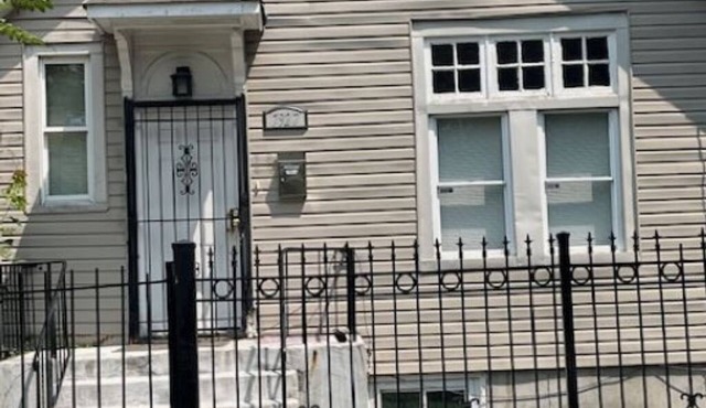 Spacious 4-bedroom house in cool Chicago with AC, WiFi