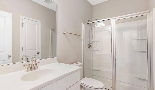 Spacious 4-bedroom house with AC and WiFi in tranquil Clayton