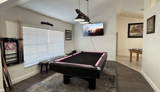 Spacious 4-bedroom house in serene Deltona with AC, WiFi