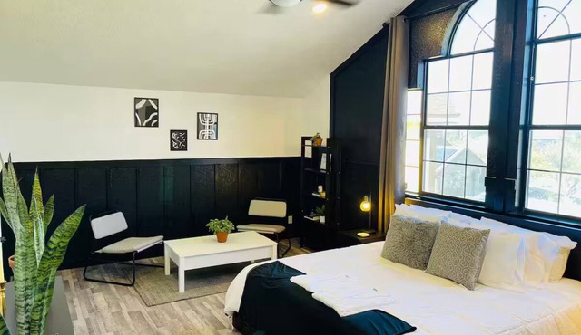 Spacious 4-bedroom house with AC and WiFi in pleasant El Paso
