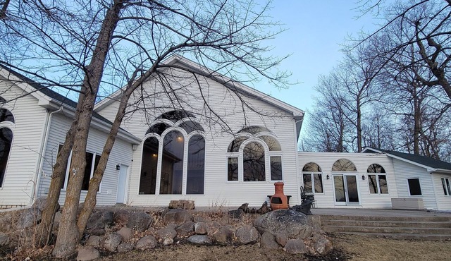 Spacious 4-bedroom house near Erskine MN on Union Lake with AC/WiFi/Games