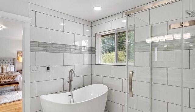 Spacious 4-bedroom house in charming Everett with AC