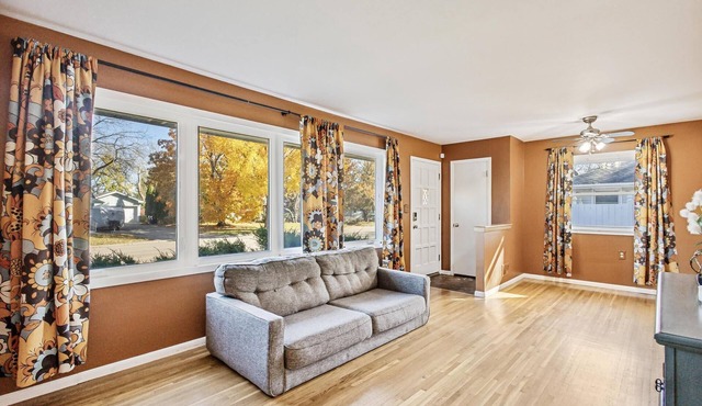Spacious 4-bedroom house in Minneapolis NE Suburb